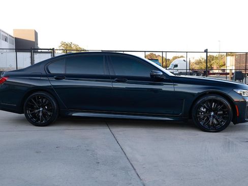 Used 2021 BMW 750i xDrive w/ Luxury Rear Seating Package image 15