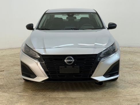 Used 2025 Nissan Altima 2.5 SV FWD image 6