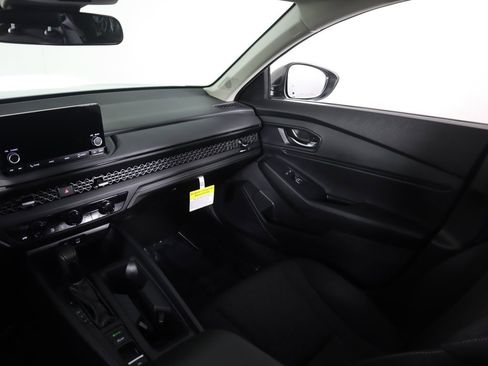Certified 2025 Honda Accord SE image 36