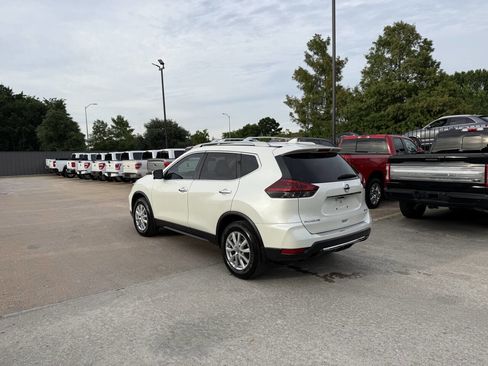 Used 2018 Nissan Rogue SV w/ Premium Package AWD/4WD image 4