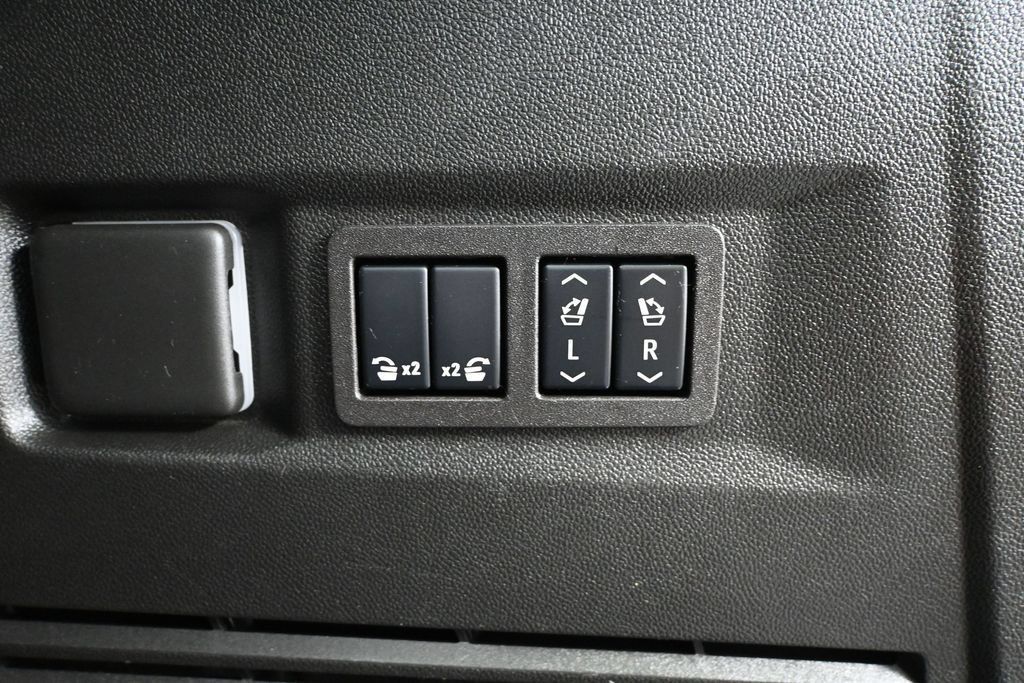 Used 2024 GMC Yukon Denali w/ Denali Reserve Package AWD/4WD image 39