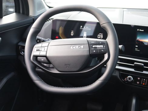 New 2026 Kia Sportage LX FWD image 8
