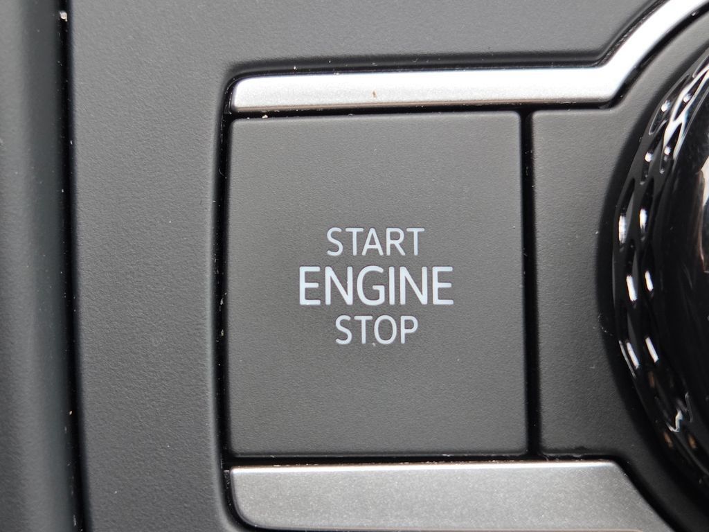 Used 2025 Volkswagen Tiguan SE R-Line AWD/4WD image 36