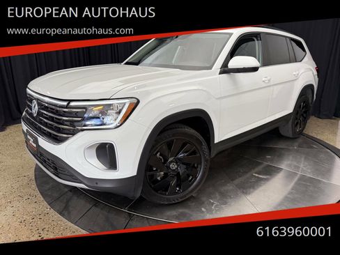 Used 2024 Volkswagen Atlas SE w/ Panoramic Sunroof Package image 1