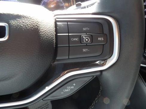 Used 2024 Jeep Wagoneer 4WD w/ Premium Group I image 25