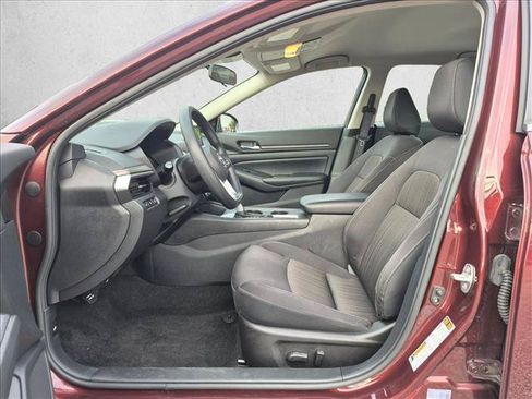 Used 2025 Nissan Altima 2.5 SV FWD image 17
