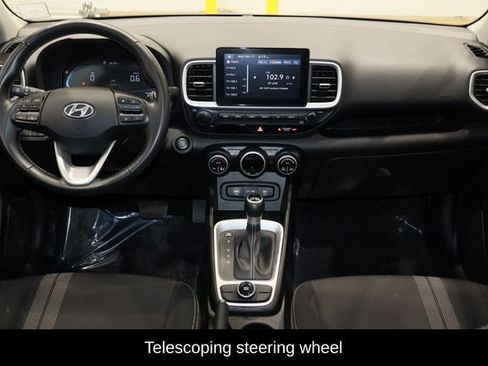 Used 2024 Hyundai Venue SEL image 14