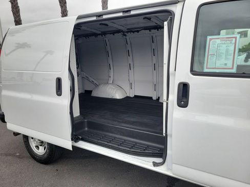Used 2021 Chevrolet Express 2500 w/ Communications Package RWD image 15