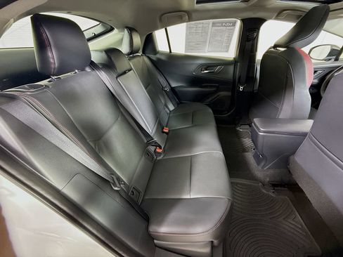 Used 2024 Toyota Prius Prime Premium FWD image 33