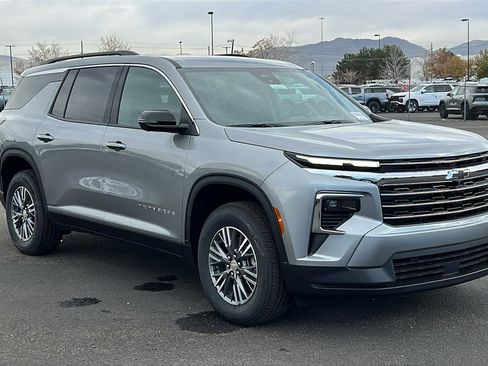 New 2026 Chevrolet Traverse LT w/ Driver Confidence Package image 3