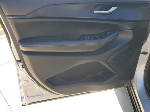 Used 2024 Jeep Grand Cherokee Laredo image 13