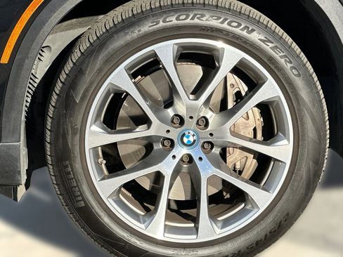 Used 2025 BMW X5 xDrive50e image 12