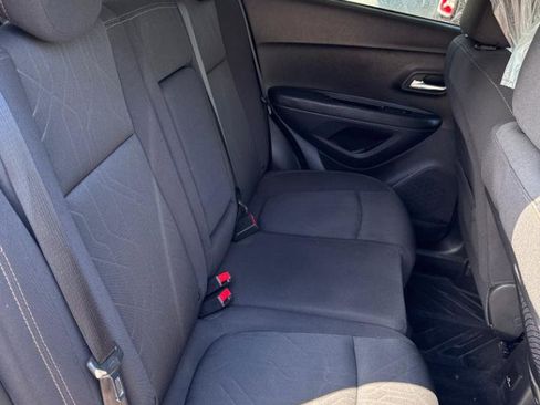 Used 2018 Chevrolet Trax LT FWD image 6