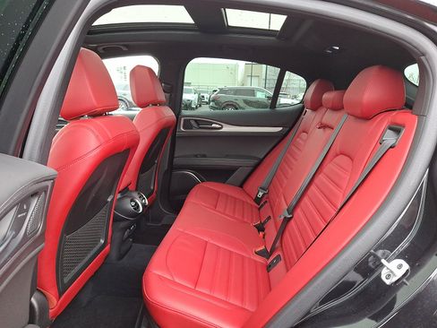 Used 2022 Alfa Romeo Stelvio Veloce image 8