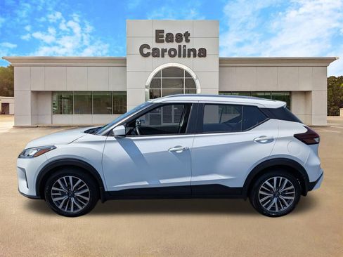 Used 2023 Nissan Kicks SV FWD image 6