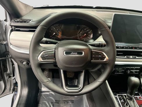 Used 2024 Jeep Compass Limited image 11