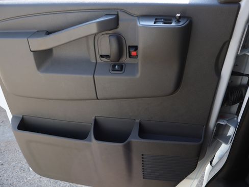 New 2026 Chevrolet Express 3500 w/ Driver Convenience Package image 32