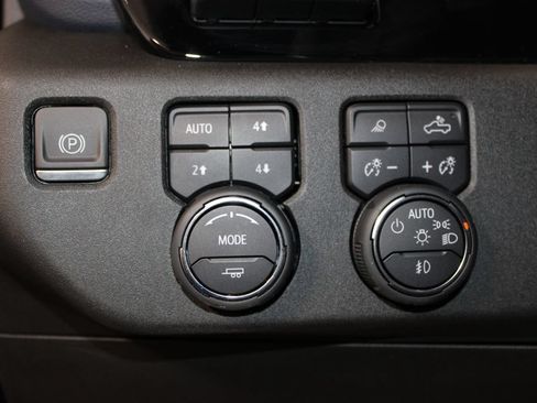 Used 2023 Chevrolet Silverado 1500 High Country w/ Technology Package AWD/4WD image 36