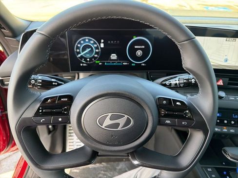 New 2025 Hyundai Elantra SEL FWD image 21
