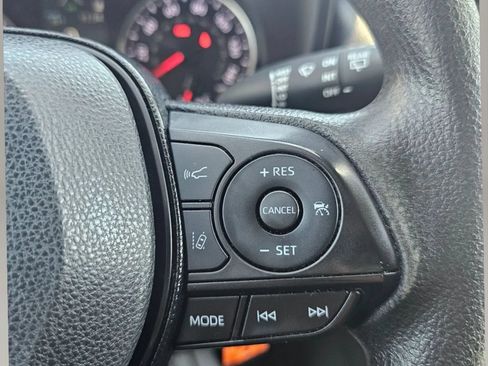 Used 2021 Toyota RAV4 LE AWD/4WD image 14