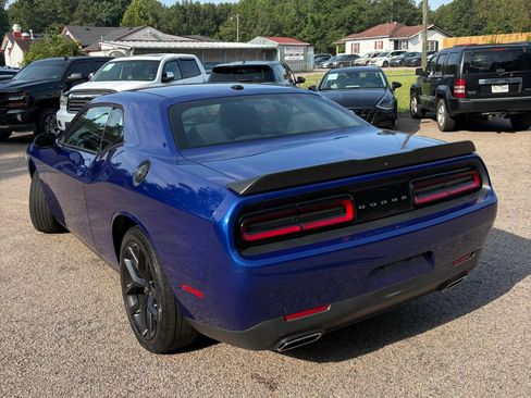 Used 2019 Dodge Challenger SXT w/ Blacktop Package RWD image 4