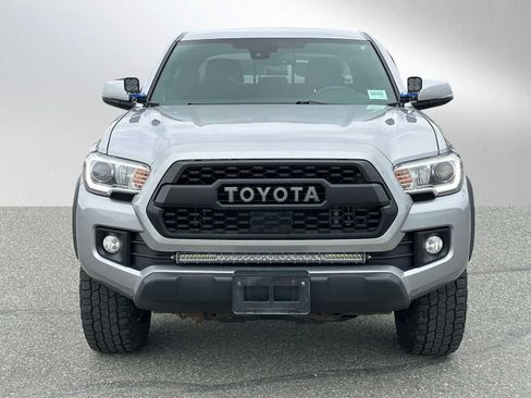 Used 2018 Toyota Tacoma SR image 8