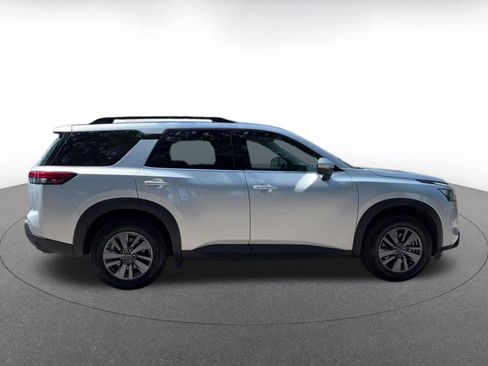 Used 2024 Nissan Pathfinder SV FWD image 16