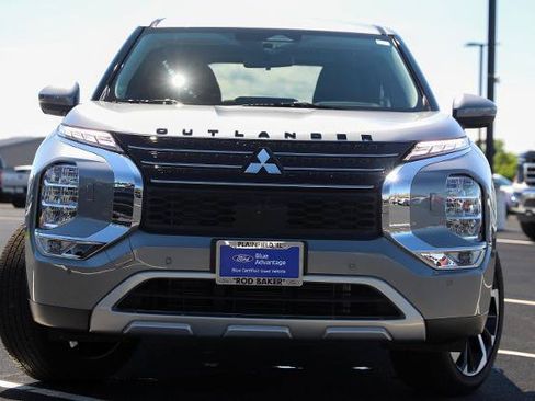 Used 2023 Mitsubishi Outlander SE AWD/4WD image 2
