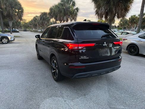 Used 2022 Mitsubishi Outlander ES FWD image 3