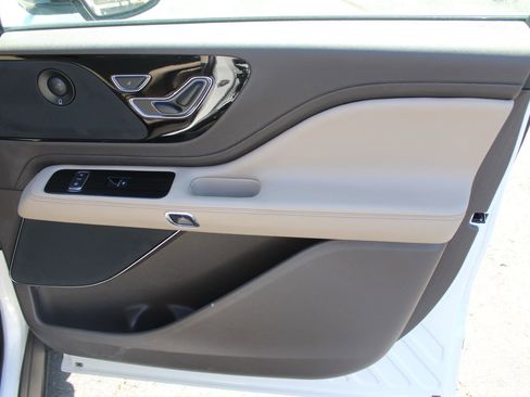Used 2023 Lincoln Aviator Reserve w/ Equipment Group 201A AWD/4WD image 12
