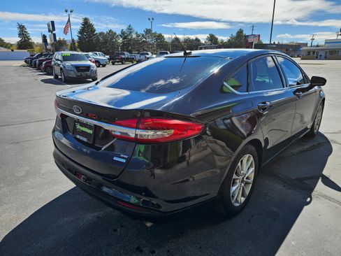 Used 2017 Ford Fusion SE w/ Fusion SE Technology Package FWD image 6