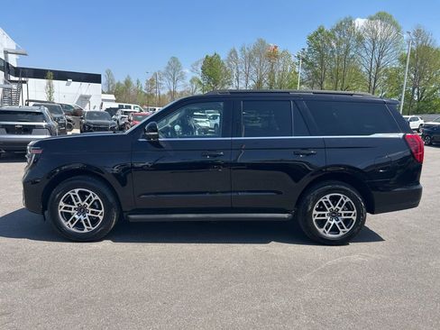 Used 2025 Ford Expedition Active AWD/4WD image 2