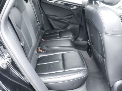 Used 2023 Porsche Macan AWD/4WD image 28
