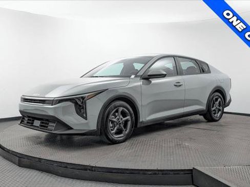 Used 2026 Kia K4 FWD image 2