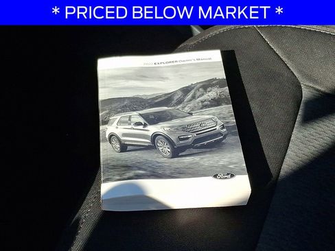 Used 2022 Ford Explorer XLT image 26