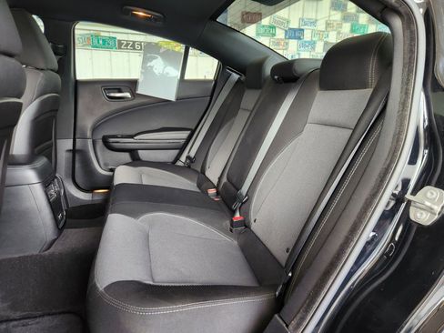 Used 2016 Dodge Charger SE w/ Blacktop Package image 6