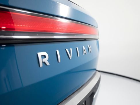 Used 2022 Rivian R1T Adventure image 32
