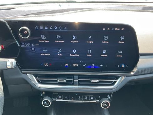Used 2025 Chevrolet Equinox EV LT FWD image 12