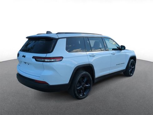 Used 2023 Jeep Grand Cherokee L Altitude image 8