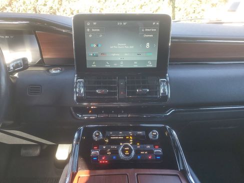 Used 2021 Lincoln Navigator Reserve image 10
