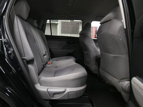 Used 2023 Toyota Highlander L AWD/4WD image 24