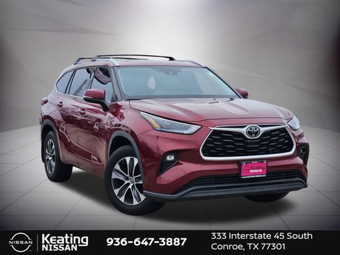 Used 2022 Toyota Highlander XLE FWD image 3