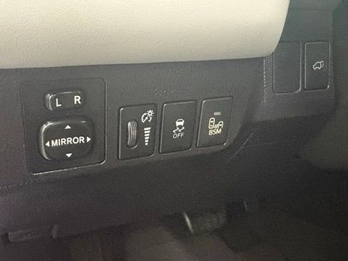 Used 2015 Toyota RAV4 Limited w/ Technology Package FWD image 14
