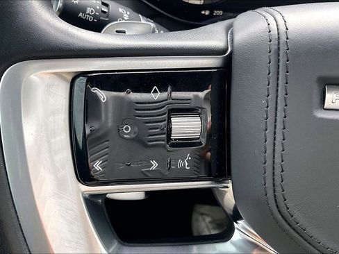 Used 2023 Land Rover Range Rover SE image 20