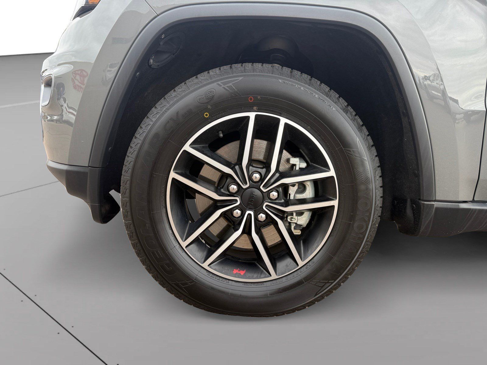 Used 2021 Jeep Grand Cherokee Trailhawk AWD/4WD image 9