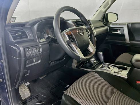 Used 2020 Toyota 4Runner SR5 AWD/4WD image 9