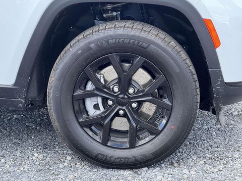 New 2025 Jeep Grand Cherokee L Laredo AWD/4WD image 24