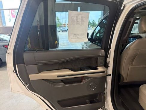 Used 2018 Ford Expedition Limited w/ Equipment Group 301A AWD/4WD image 12