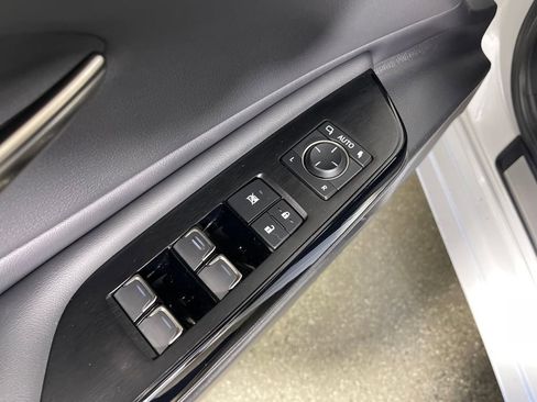 Used 2025 Lexus ES 350 w/ Premium Package image 16