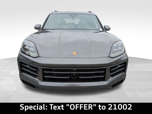 Used 2025 Porsche Cayenne image 10